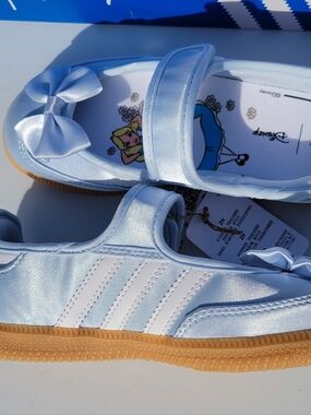 KIDS 1Y ADIDAS SAMBA JANE DISNEY ALICE IN WONDERLAND CRYSTAL SKY – NEW IN BOX